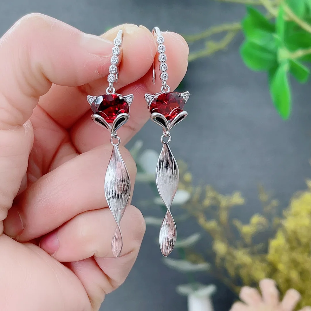 Big-Tail Fox Brushed Fine Ear Hook — S925